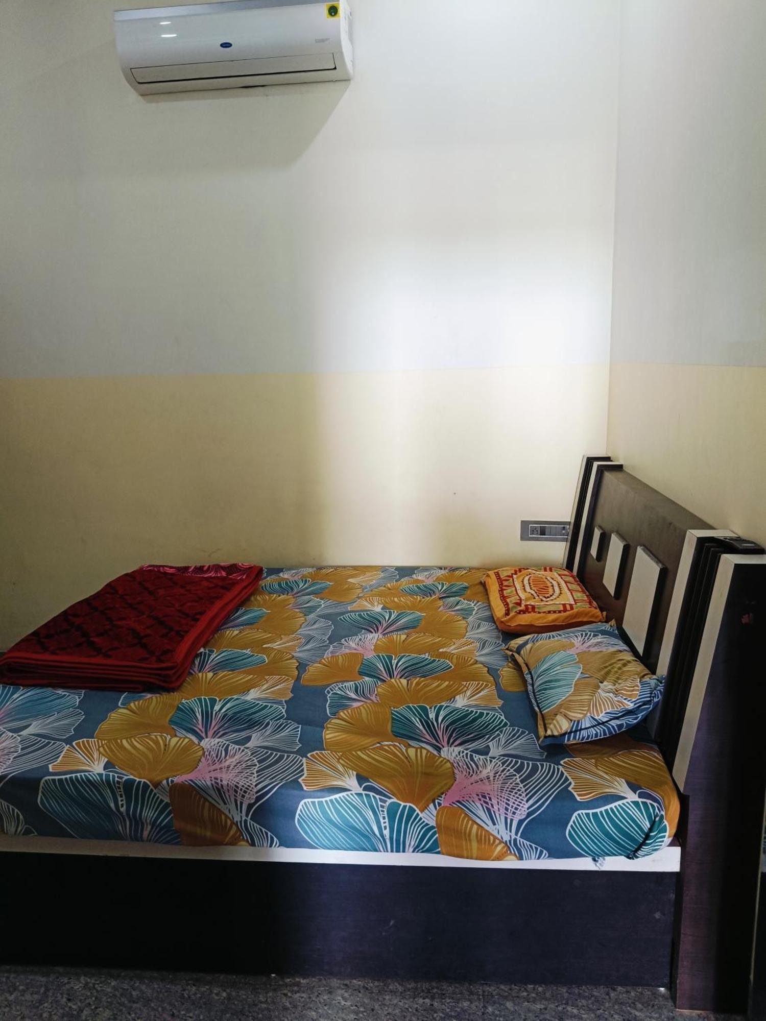 Jai Hanuman Guest House Palsana  Kültér fotó