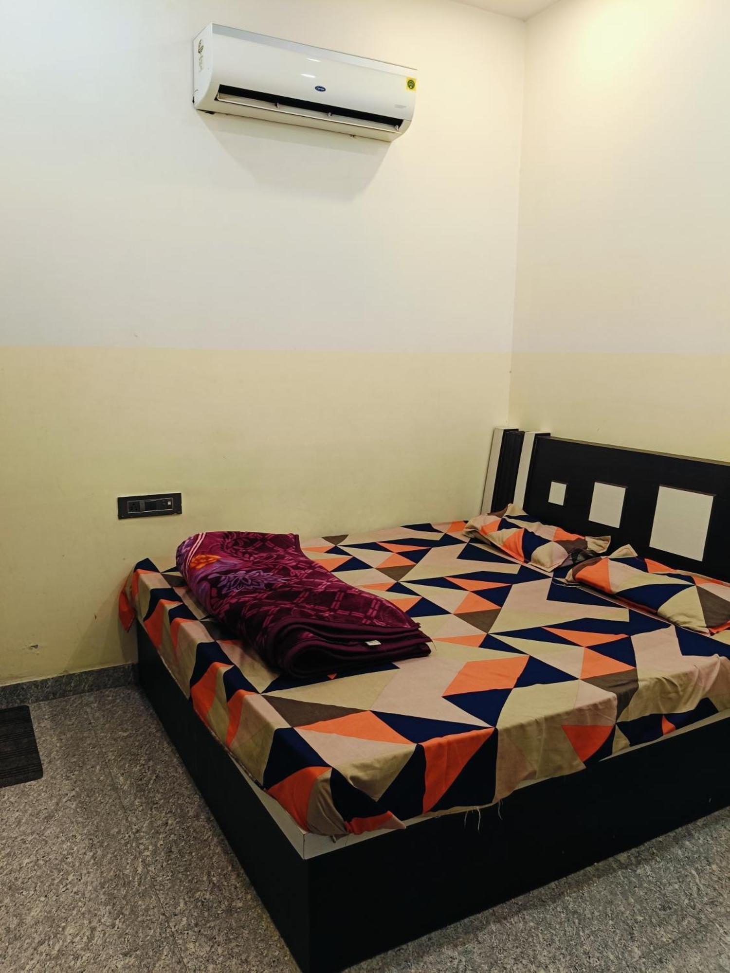 Jai Hanuman Guest House Palsana  Kültér fotó