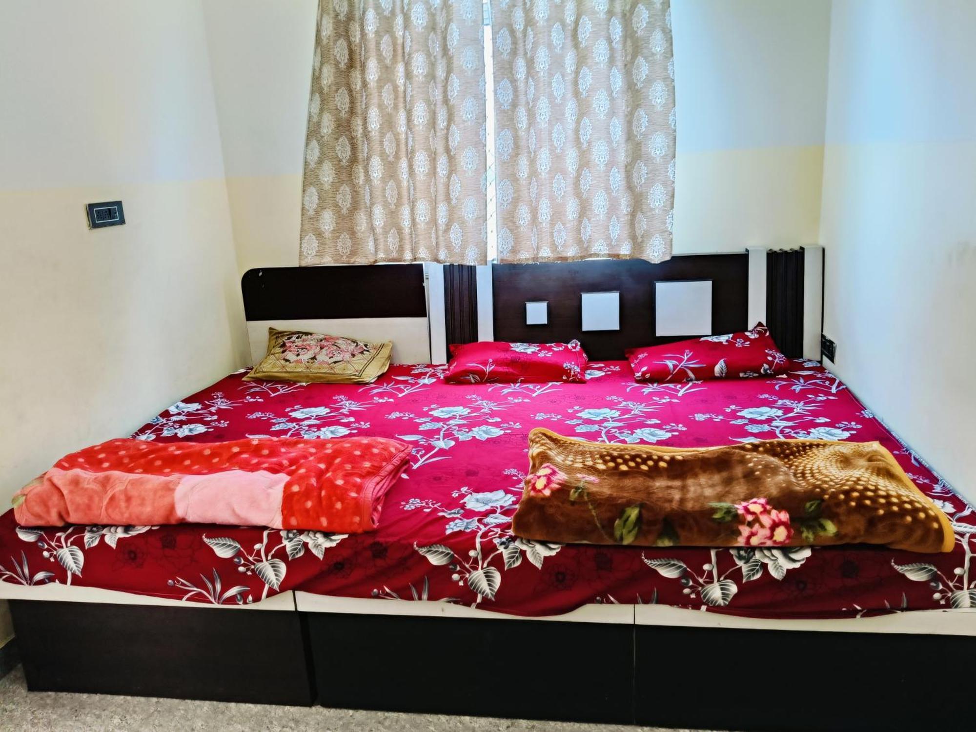 Jai Hanuman Guest House Palsana  Kültér fotó