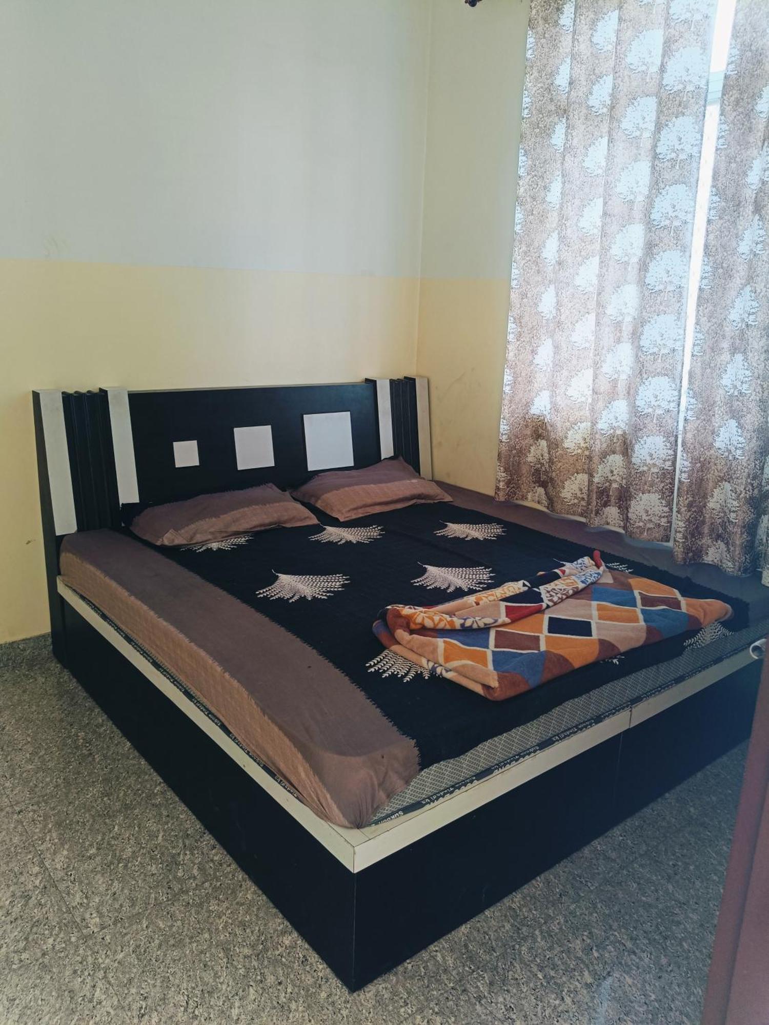 Jai Hanuman Guest House Palsana  Kültér fotó