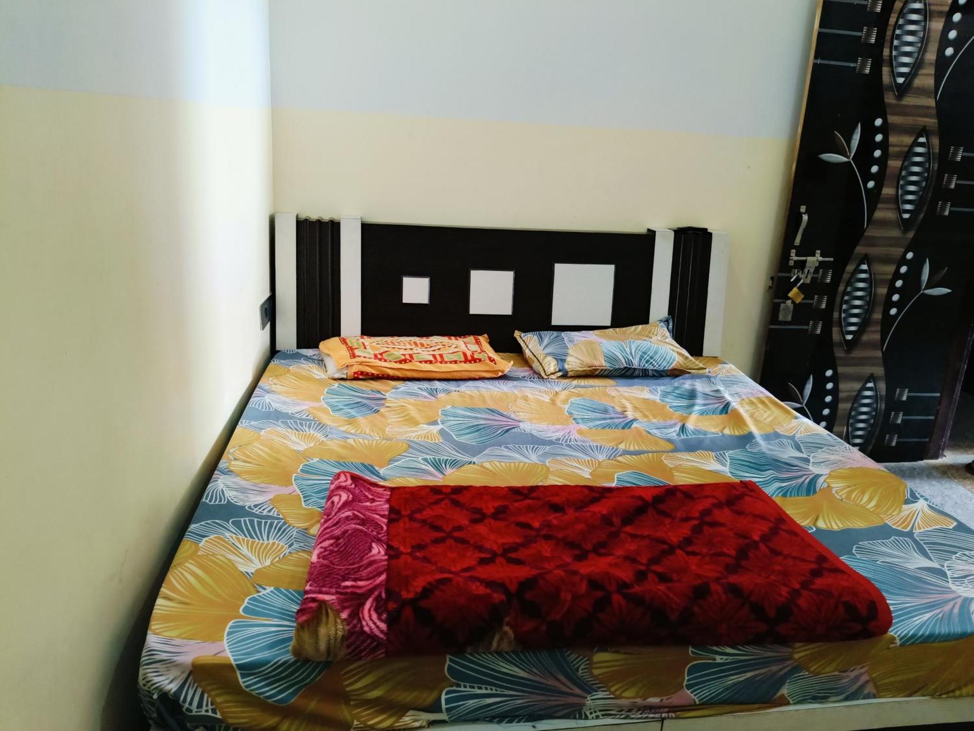 Jai Hanuman Guest House Palsana  Kültér fotó